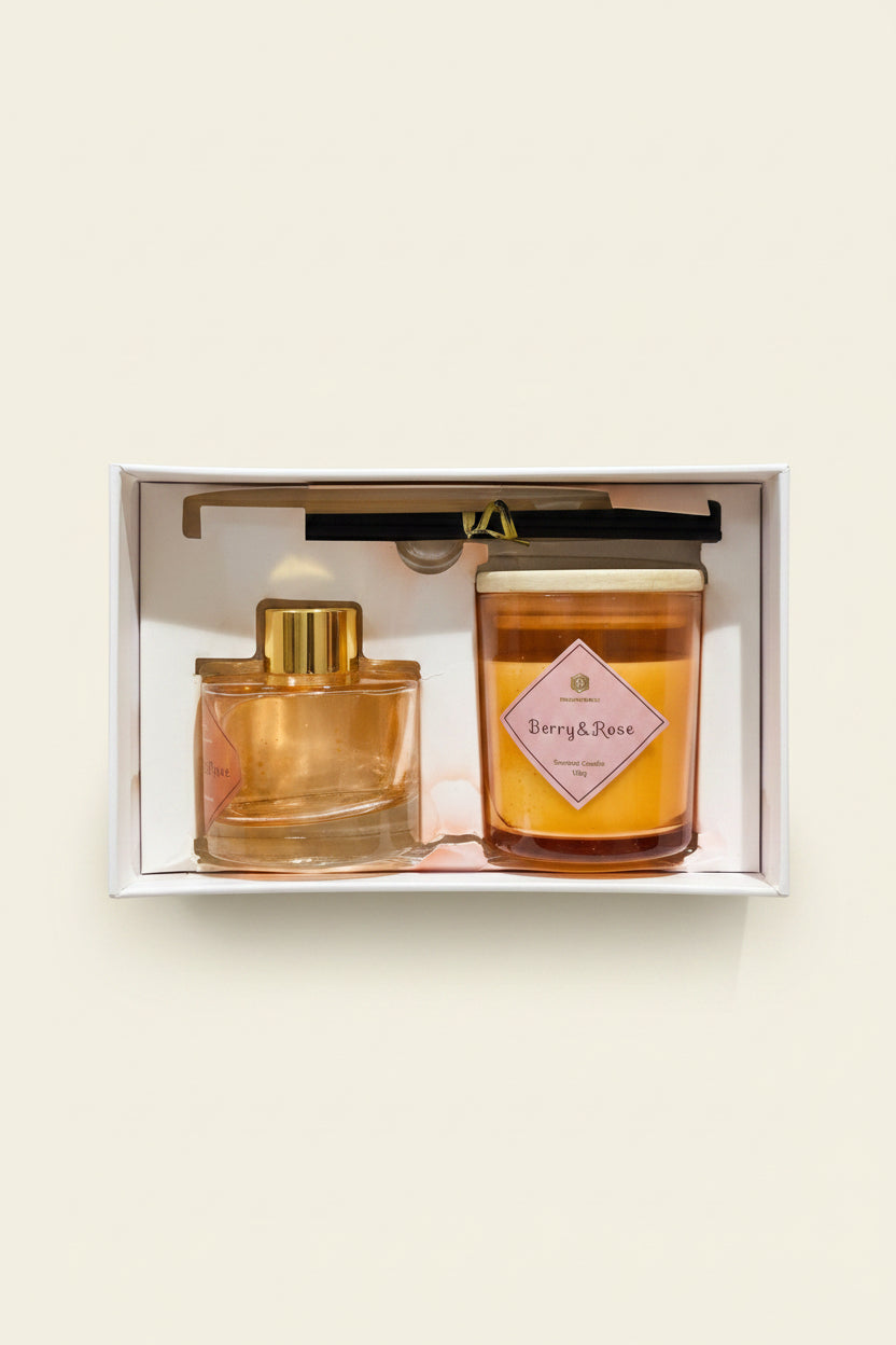 Wohnzimmer Berry and Rose Candle and diffuser set