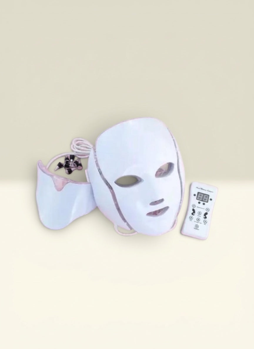 THE GOOD FIND white LED facial mask with remote control for skin rejuvenation and light therapy.